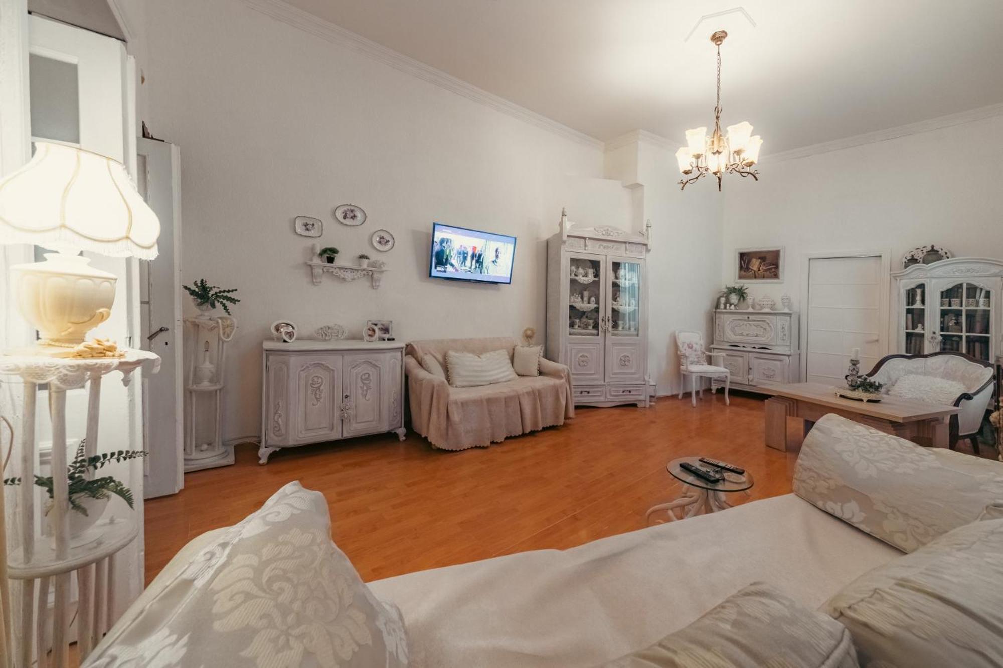 Guest House Tabukashvili 31 Тбілісі Екстер'єр фото